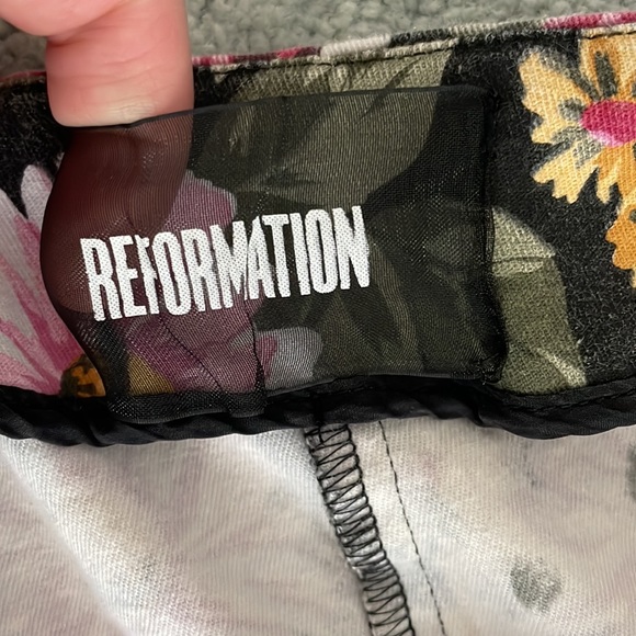 Reformation pink floral zip front pencil skirt - Picture 4 of 9